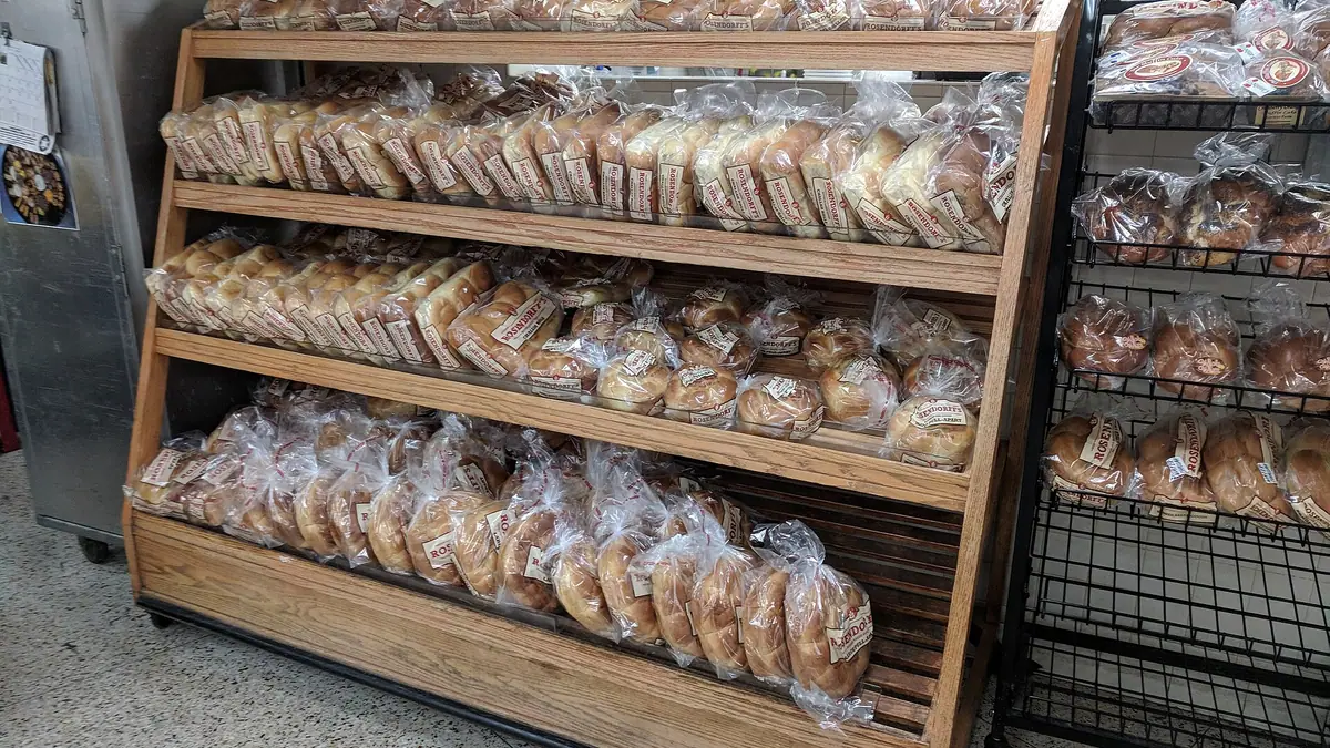 Newboulds Bakery – bakery in Castleford town centre